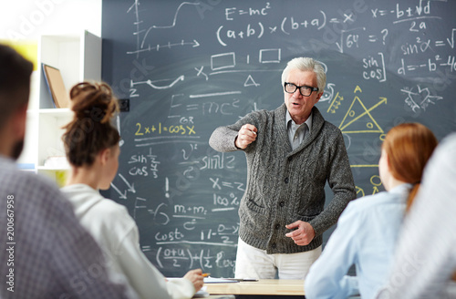 Cuadros en Lienzo Smart professor ansqwering question of one of his students by blackboard