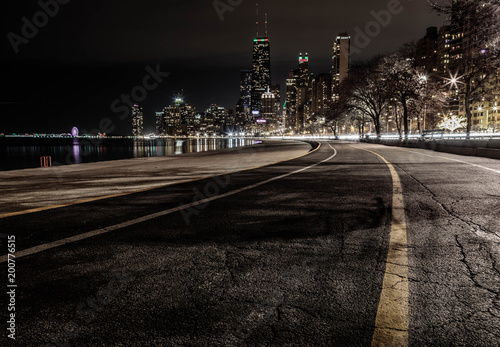 Plakát The night skyline of Chicago from North Ave Beach