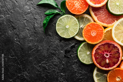Cuadros en Lienzo Mix of different citrus fruits closeup