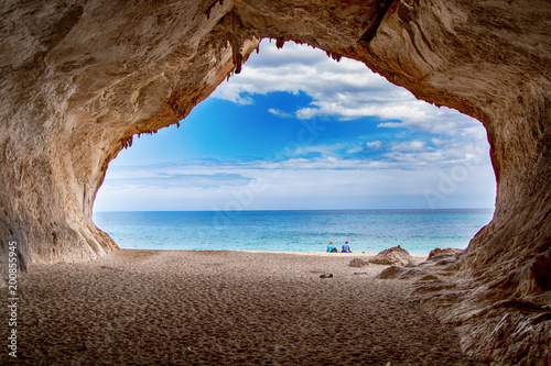 cave at a lonely secret beach Fototapet