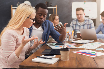 Aufkleber - Business partners work at modern office
