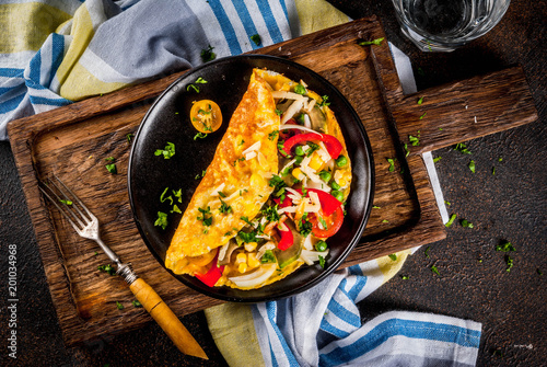 Fotografía Healthy breakfast food, Stuffed egg omelette with vegetable, dark concrete backg