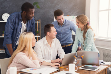 Aufkleber - Company coworkers discussing ideas in office