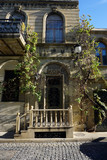 Fototapeta Paryż - Старый дом на улице в Баку
