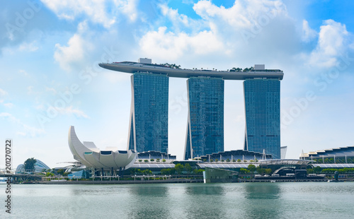 Plakat Singapur Marina Bay Sands Resort w porannym widoku z Marina Bay