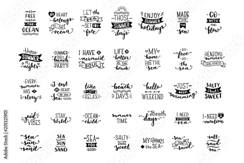 Fotomural Vector hand-drawn illustrated lettering quotes about sea / ocean.