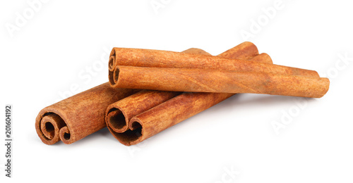 Fotomural Cinnamon sticks isolated on white background