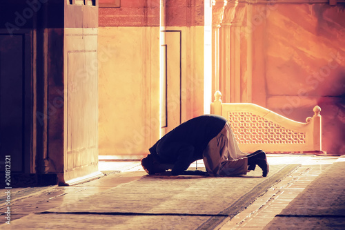 Cuadros en Lienzo The muslim prayer for god in the mosque.