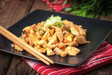 Canvas Print - Fried chicken pieces with vegetables.