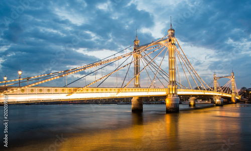 Dekoracja na wymiar  nocny-widok-londynu-z-mostem