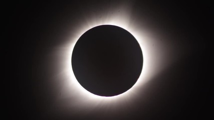 the great eclipse of 2017 reaches totality