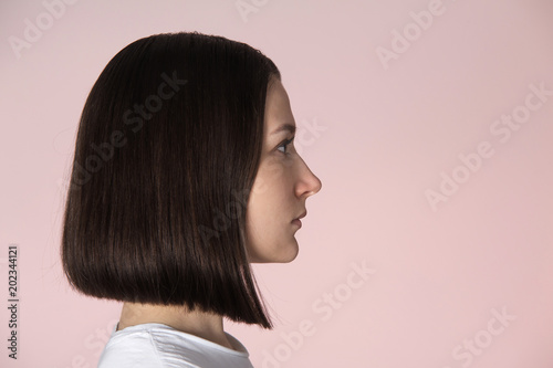 Fotomural Girl with blunt bob hairstyle