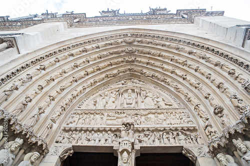 Zdjęcie XXL Wejście do katedry Notre-Dame w Paryżu, Francja