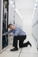 Aufkleber - Technician kneeling and repairing a server