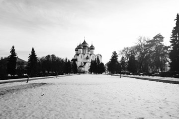 Wall Mural - The Assumption Cathedral in Yaroslavl, Russia in winter - Golden domes and Crosses. Black and white