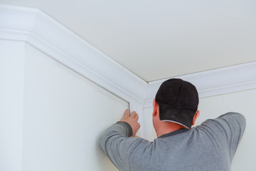 Canvas Print - Installation of ceiling detail of corner crown molding