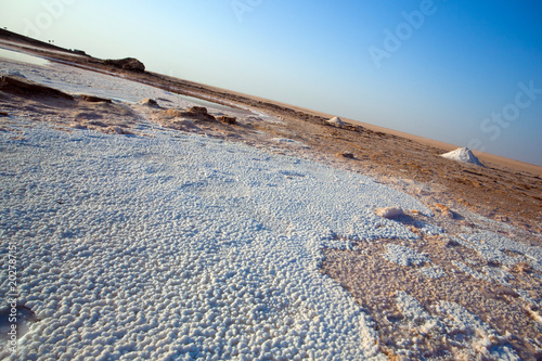 Plakat Wysuszony - out słone jezioro w Sahara, Tunezja