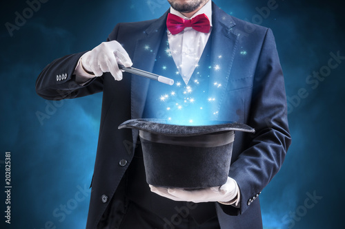 Fotografía Magician or illusionist is showing magic trick