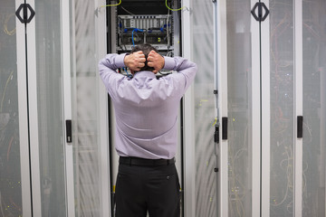 Aufkleber - Technician getting stressed over server maintenance