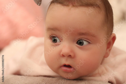 Portrait D Un Beau Bebe Aux Yeux Bleus Stock Photo Adobe Stock