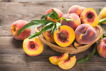 Canvas Print - Fresh peaches in the basket