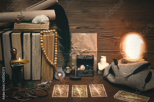 Fotomural Crystal ball and tarot cards on fortune teller desk