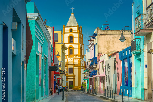 Photo The colorful Calle Ignacio Agramonte in Camagüey, Cuba