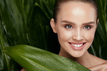 Wall Mural - Natural Skin Beauty. Beautiful Woman With Healthy Face