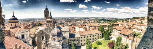 Fotomural  Bergamo Alta aerial panoramic view in summer season