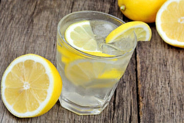 Poster - Detox water with fresh lemon and ice cubes in a glass