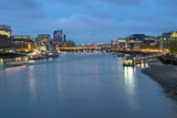 Fototapeta Londyn - River Thames in London at dusk