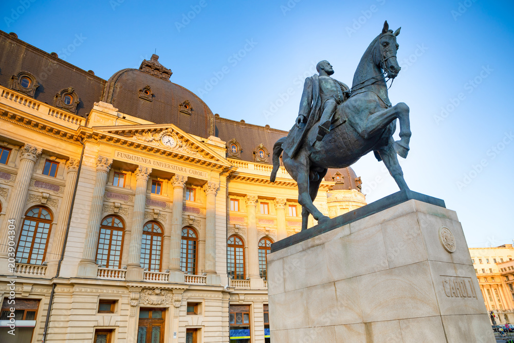 Obraz na płótnie Equestrian statue of Carol I in front of the Royal Palace in Bucharest, Romania w salonie