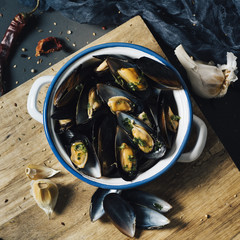 Canvas Print - moules mariniere, a french recipe of mussels