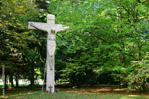 Fotografie, Obraz Kruzifix von Max Natter auf dem Waldfriedhof Stuttgart