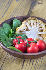 Canvas Print - Baked cauliflower with cherry tomatoes and fresh spinach