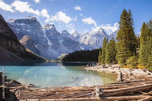 Cuadros en Lienzo Moraine lake in autumn, Banff National Park, Alberta, Canada