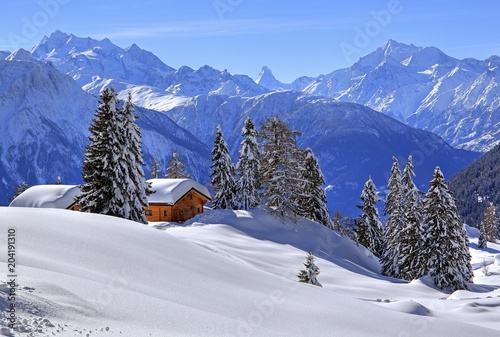 Fotovorhang - Winter landscape with deep snow-covered chalets, in the back summit of Dom, 4545m, and Matterhorn, 4478m, Riederalp, Aletsch area, Upper Valais, Valais, Switzerland, Europe (von imageBROKER)