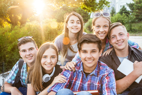 students in park Fototapete