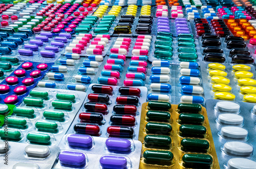 Fotografia, Obraz Colorful of tablets and capsules pill in blister packaging arranged with beautiful pattern