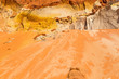 Düne mit roter Sand. Sand Texure und Sand Formation in unterschidlichen Farben.
