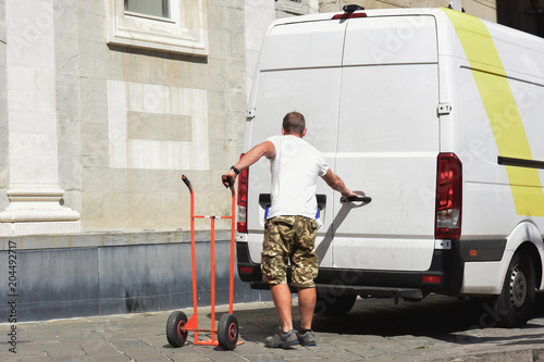 Parcel delivery