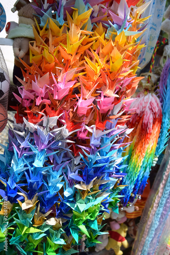 千羽鶴 (ばらばら） ORIGAMI(oriduru) - thousand cranes / 奉納されたカラフルな千羽鶴