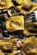 © Comugnero Silvana - Ravioli e hongos Cucina italiana Italienische Küche イタリア料理 Итальянская кухня مطبخ إيطالي Italian cuisine Italská kuchyně Pasta y funghi Talijanska kuhinja