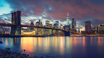 Fototapete - Brooklyn bridge and Manhattan after sunset, New York City