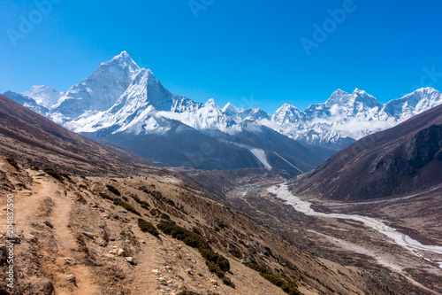фотография Ama Dablam mountain range, way from Dingboche to Lobuche, Everest base camp trek