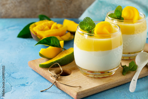 Fotografía Mango Panna cotta with mango jelly and mint, Italian dessert, homemade cuisine
