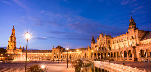 Wall Mural - Plaza de Espana (Spain square) at night in Seville, Andalusia