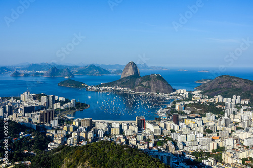 Fotomural View to Pao de Acucar (Sugar Loaf Mountain) during sunrise at Mirante Dona Marta