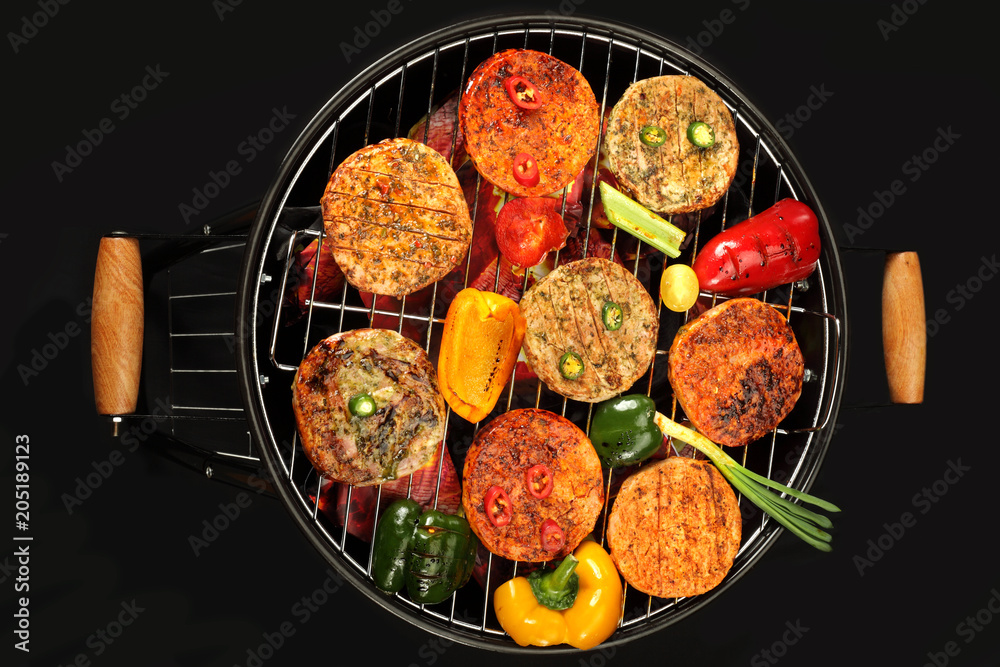 Obraz na płótnie Potrawy z grilla.
Mięso i warzywa na grillu. w salonie