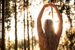 canvas print picture - Frau macht Yoga im Wald zum Sonnenuntergang 